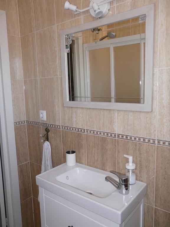 Atico En Rincon De La Victoria Apartment Exterior photo